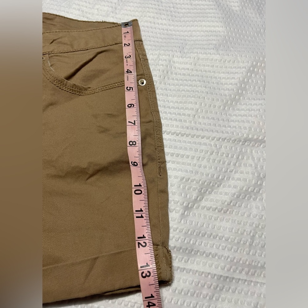 Tan shorts - Picture 3 of 6